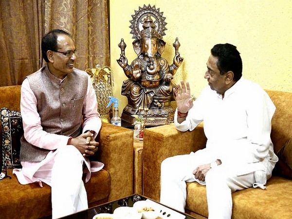 MP Chief Minister Shivraj Singh Chouhan (left) and former Chief Minister Kamal Nath (right)