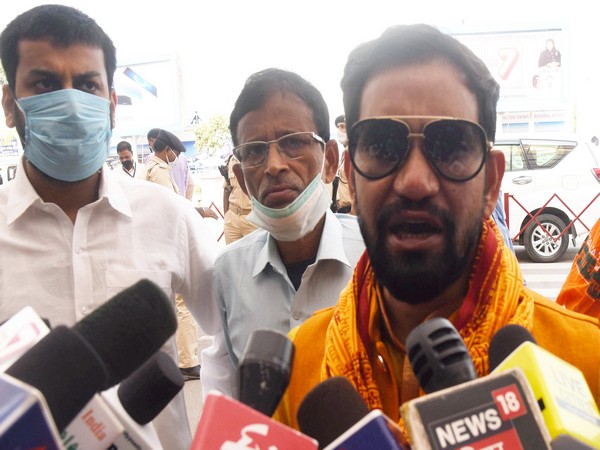 Dinesh Lal Yadav 'Nirhua' (File photo/ANI)