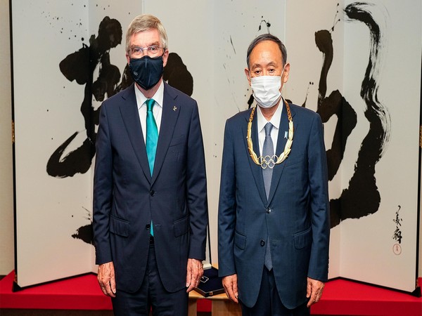 Yoshihide Suga and Thomas Bach (Photo: IOC / Greg Martin)