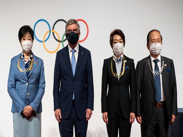 Yuriko Koike, Seiko Hashimoto, Toshiro Muto with Thomas Bach (Photo: IOC/Greg Martin)