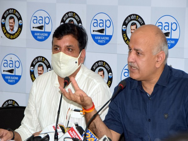 AAP MP Sanjay Singh (left), Delhi Deputy Chief Minister Manish Sisodia (right) (Photo:ANI)