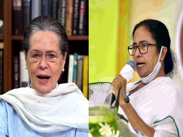 Congress interim president Sonia Gandhi (left) and West Bengal Chief Minister Mamata Banerjee (right). (File photo/ANI)