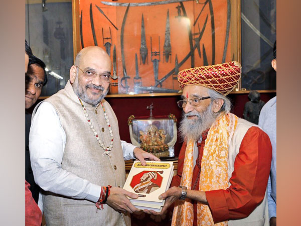 Babasaheb Purandare (Right) with Union Home Minister Amit Shah