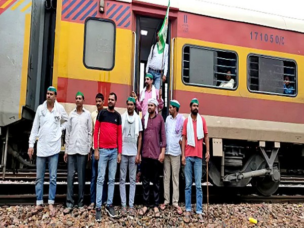 Samyukta Kisan Morcha supporters during the 'rail roko' protest on Monday. [Photo/ANI]
