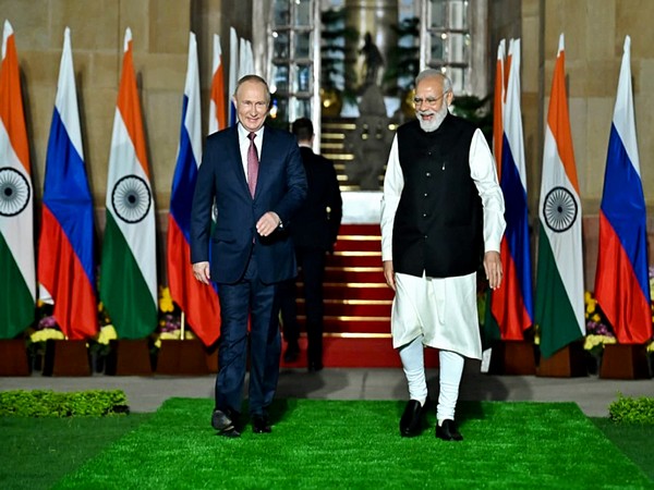 PM Modi, President Putin meets at Hyderabad House