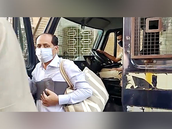 Dismissed Mumbai Police officer Sachin Waze. (File Photo)