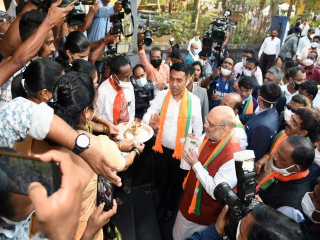 Goa CM Pramod Sawant with people (Photo/ANI)