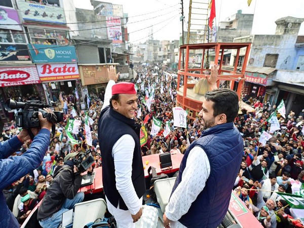 SP Chief Akhilesh Yadav and Rashtriya Lok Dal president Jayant Chaudhary (File Photo)