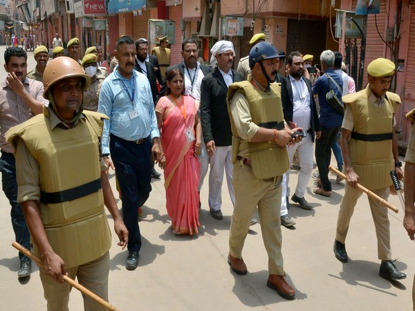 Survey team at Kashi Vishwanath Temple-Gyanvapi Mosque complex