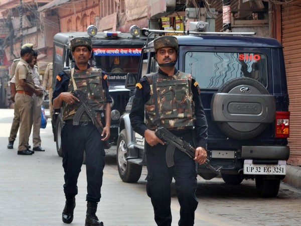 Police personnel stand guard at the Kashi Vishwanath Temple-Gyanvapi Mosque complex (Photo/ANI)