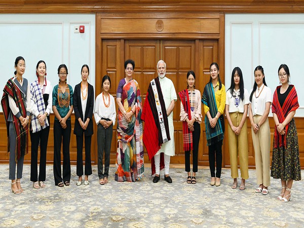 Prime Minister Narendra Modi with delegation of women students from Nagaland.