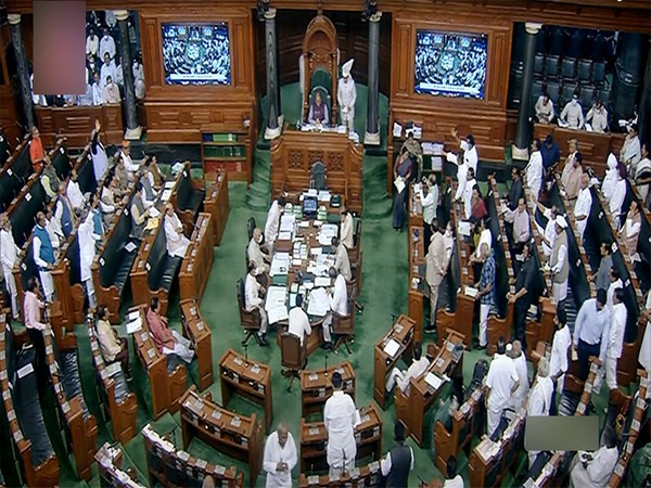Opposition MPs create a ruckus in Lok Sabha (Credit: SansadTV)