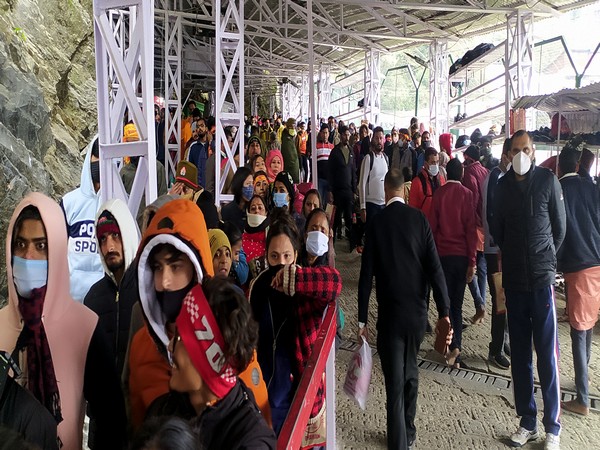 Devotees arrive at Mata Vaishno Devi shrine (Photo/ANI)