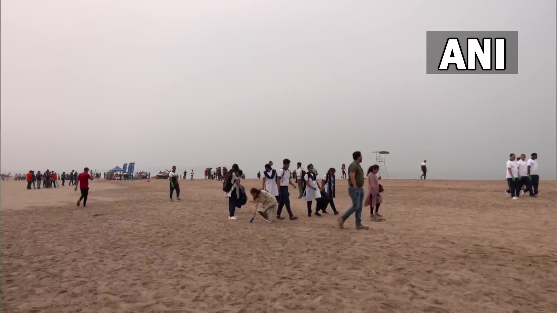 IFFI 2022: Goa CM, Jackie Shroff, Karan Kundrra participate in beach ...