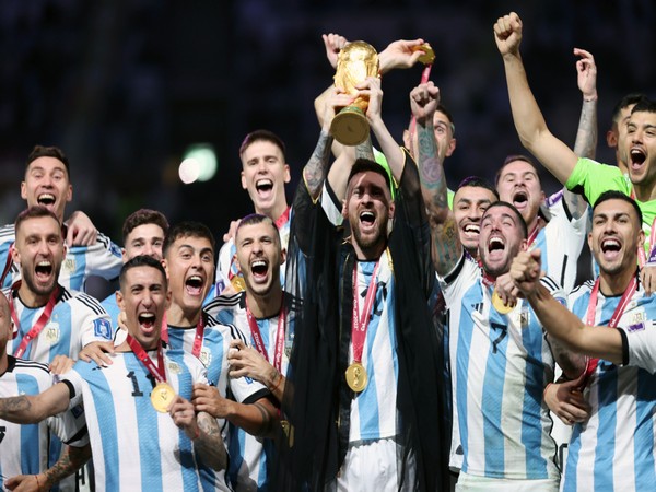 Argentina players hold aloft the World Cup trophy after besting France in a tense penalty shootout on Sunday. (ANI/Photo)