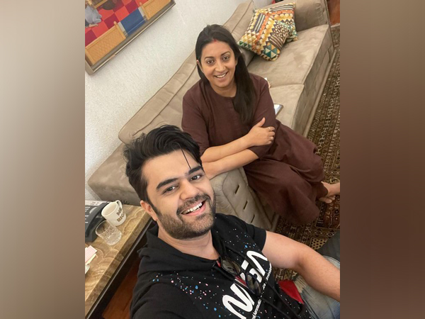 Maniesh Paul and Smriti Irani (Image Source: Instagram)