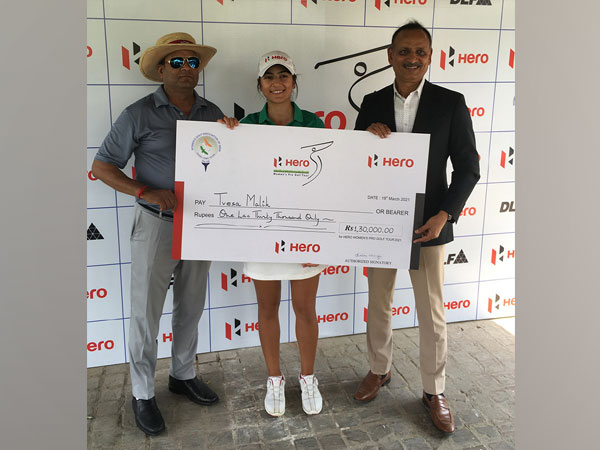 Tvesa Malik with winner's cheque 