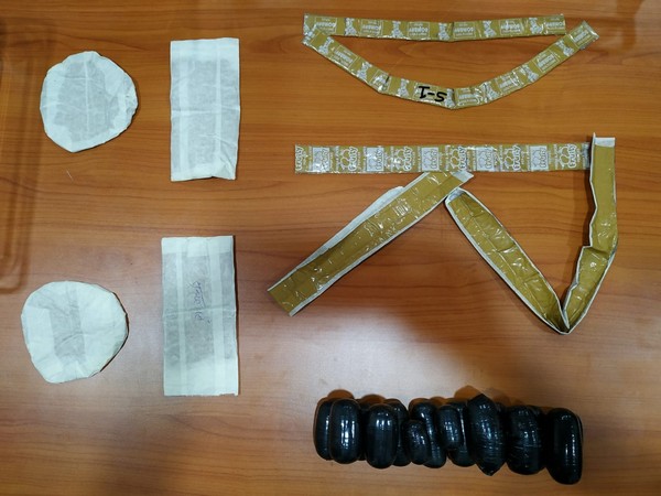 Gold in powdered form was recovered from the passengers. Photo/ANI