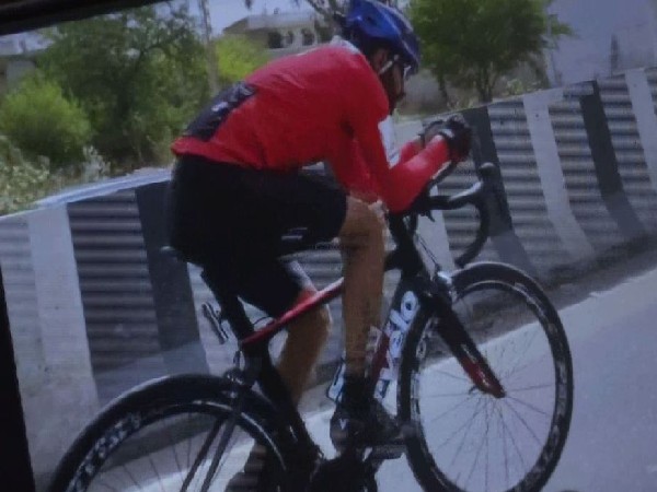 Kashmir youth makes world record for the fastest Kashmir to Kanyakumari journey on cycle [Photo/ANI]