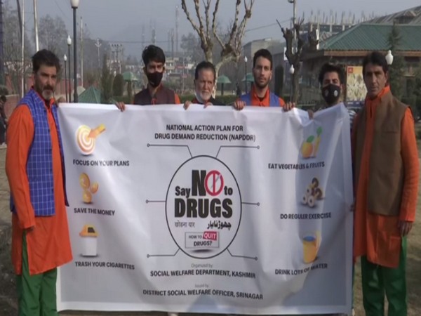 Nukkad natak on drug de-addiction awareness held in Srinagar (Photo/ANI)