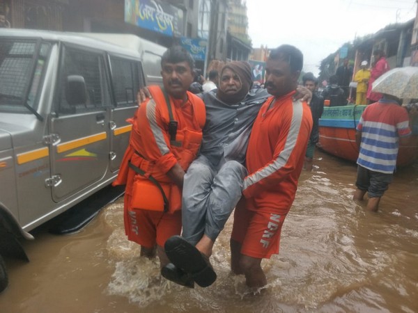 NDRF rescues stranded man from Sangli on Tuesday. [Photo/ANI]