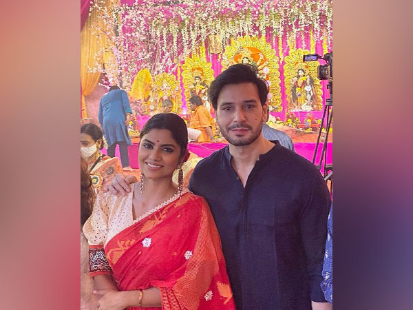 Sayantani Ghosh and her beau (Image source: Instagram)