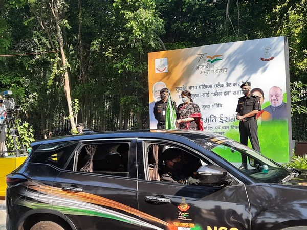 Union Minister Smriti Irani flagging-in National Security Gaurd's (NSG) all-India car rally (Photo/ANI)