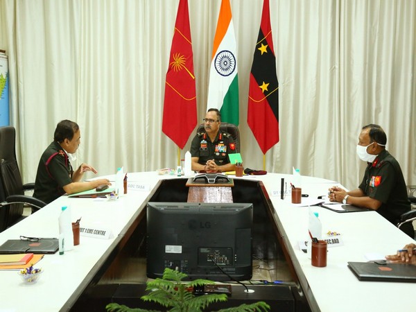 Lt Gen PN Rao, GOC, DB Area (centre) with Maj Gen RK Singh, GOC, TASA (left) on Sunday. 
