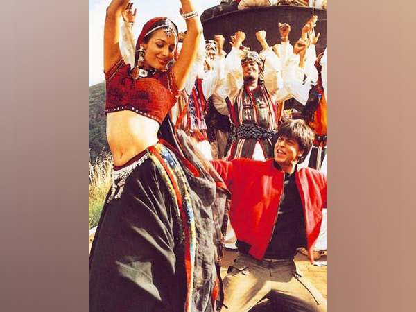 Still of SRK and Malaika from their song 'Chaiyya Chaiyya' (Image source: Instagram)