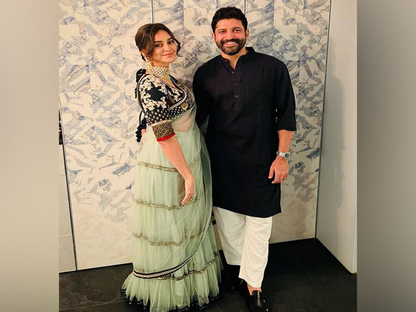 Farhan Akhtar and Shibani Dandekar (Image source: Instagram)