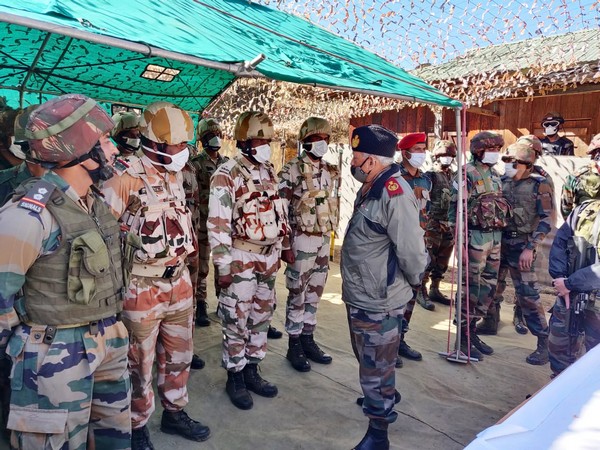 Chief of Defence Staff (CDS) General Bipin Rawat interacting with Army and ITBP personnel.