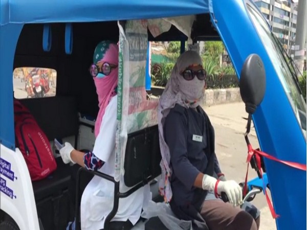Women driving e-rickshaws in Indore to helo corona warriors [Photo/ANI]