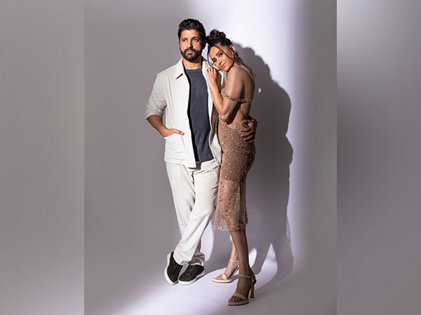 Farhan Akhtar and Shibani Dandekar (Image source: Instagram)