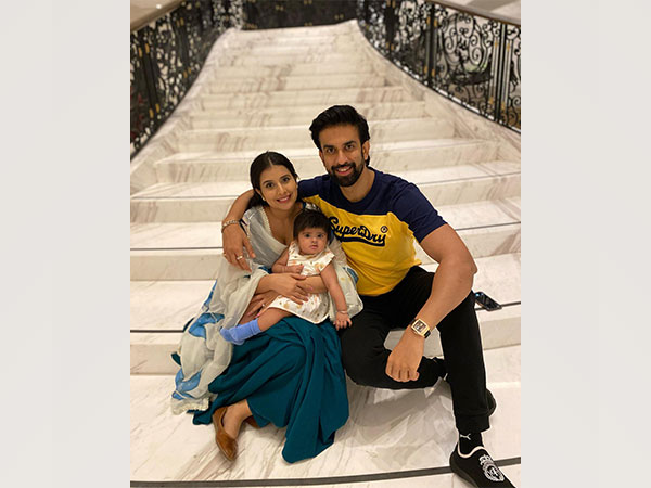 Charu Asopa and Rajeev Sen with daughter (Image source: Instagram)