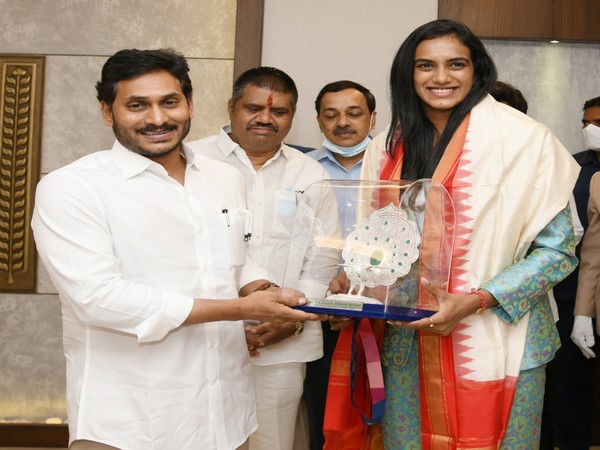 AP CM YS Jaganmohan Reddy felicitating PV Sindhu (Photo/ANI)