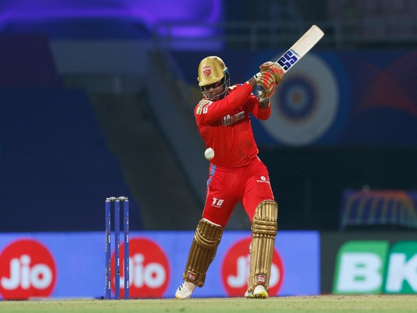 Odean Smith of Punjab Kings in action against RCB (Image: Punjab Kings Twitter)