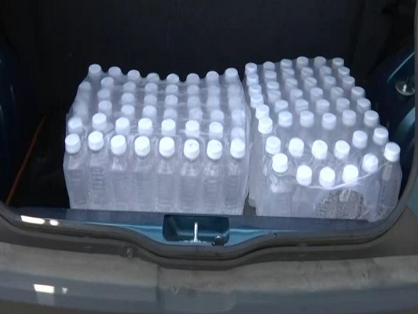 Ismaili Muslim Community providing free water service to COVID care centers, hospitals, vaccination centers in Mumbai. [Photo/ANI]