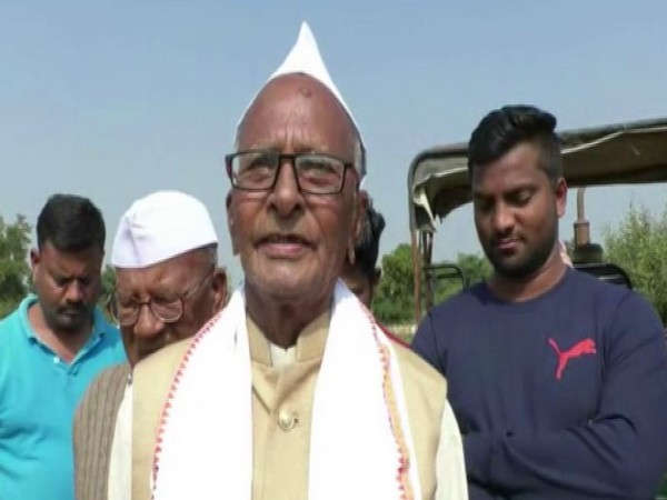 Farmer Gajjanan Kale bids adieu to farming after 60 years. (Photo/ANI)