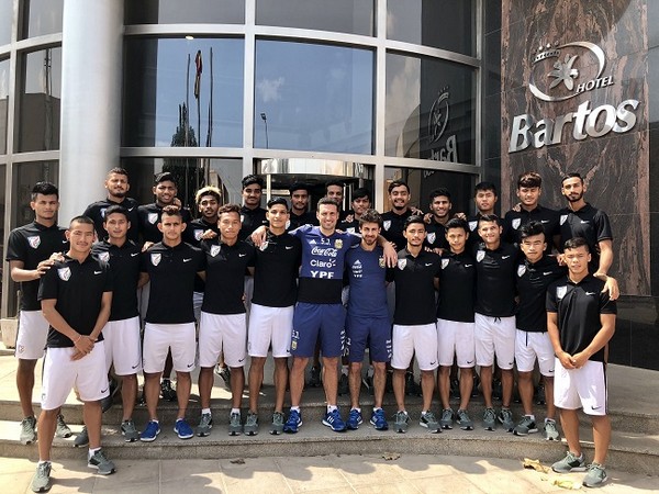 Indian players with Lionel Scaloni (Image: AIFF)