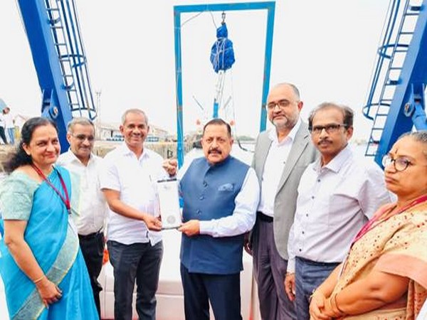 Union Minister Jitendra Singh India's first Saline Water Lantern (Credit: PIB)