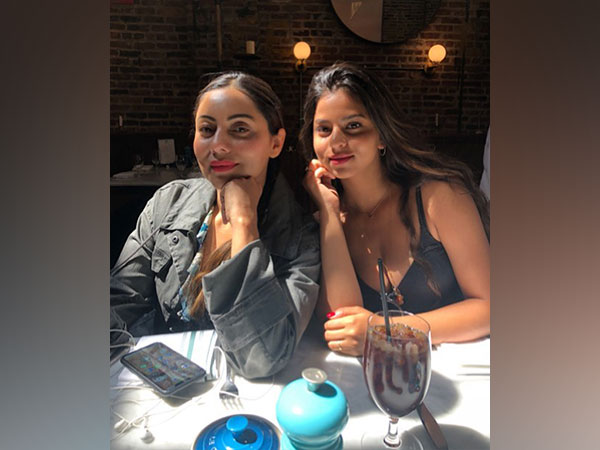 Suhana Khan with Gauri Khan (Image source: Instagram)