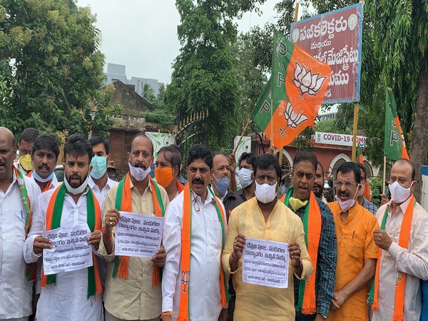 Andhra Pradesh BJP protesting in Vijayawada (Photo/ANI)