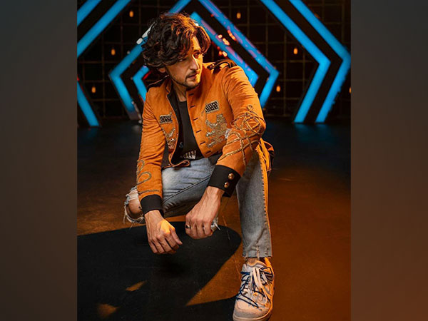 Darshan Raval (Image source: Instagram)