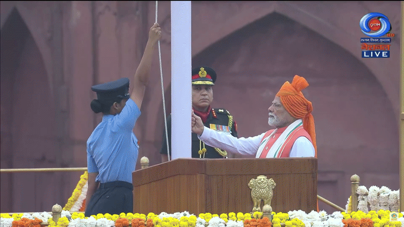 PM Modi hoists national flag (Photo/Youtube: NarendraModi)