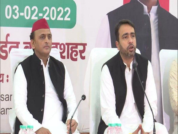 Samajwadi Party chief Akhilesh Yadav and Rashtriya Lok Dal chief Jayant Chaudhary addressing a press conference today (Photo/ANI)