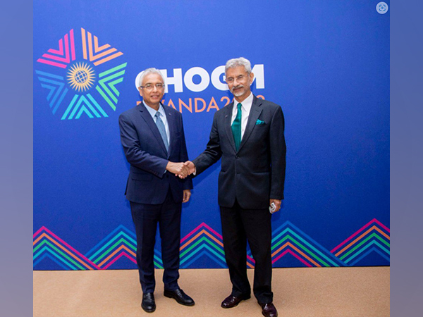 External Affairs Minister Dr S Jaishankar met with the Mauritius Prime Minister Pravind Jugnauth (Twitter: Jaishankar)