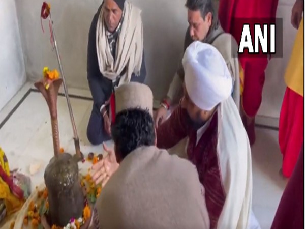 Punjab CM Charanjit Singh Channi offers prayers at Naina Devi temple in Bilaspur, Himachal Pradesh (Photo/ANI)