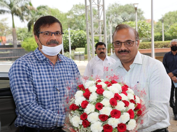 IAS officers Ashwini Kumar and Gyanesh Bharti (Photo/ANI)