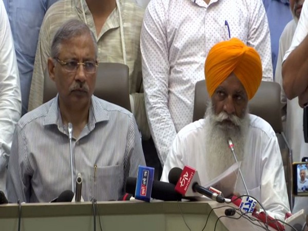 Haryana Additional Chief Secretary Devender Singh and farmer leader Gurnam Singh Charuni addressing a joint press conference in Karnal on Saturday. [Photo/ANI]