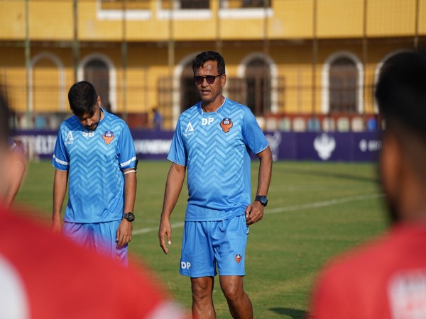 FC Goa head coach Derrick Pereira during practice session (Image: FC Goa media)